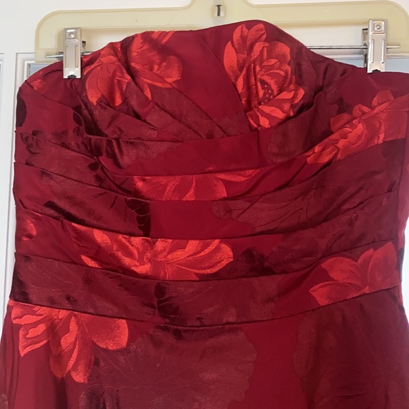 Carmen Marc Valvo • Dress • Cocktail • Red • Size 6 - Picture 5 of 5